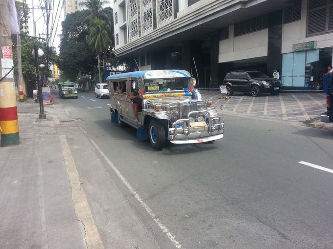 Les célèbres jeepneys philippins ! (Quartier de Malate)