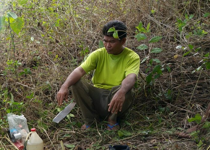 Pasteur Ibraham Tanate (inspecte régulièrement les terrains)