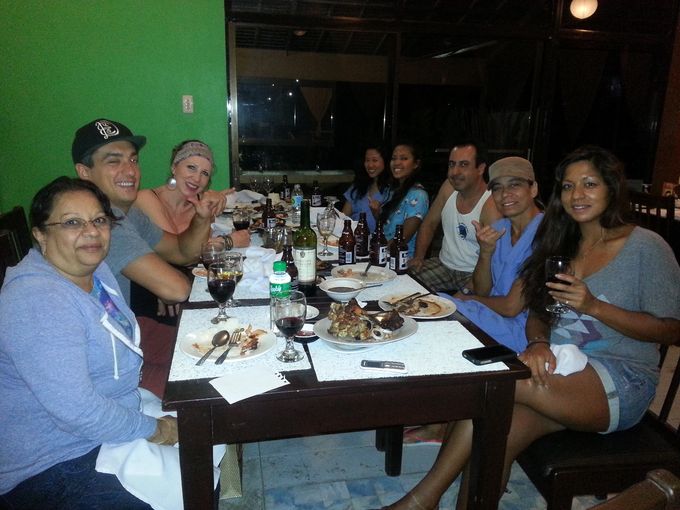 Groupe  d'une ONG américaine  à Kabankalan. (Chirurgiens, anesthésiste, infirmières,... ) au restaurant RK (mélange 